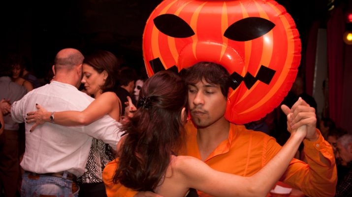 Foto Halloween è alternativo con il Milano Zucca Tango Festival
