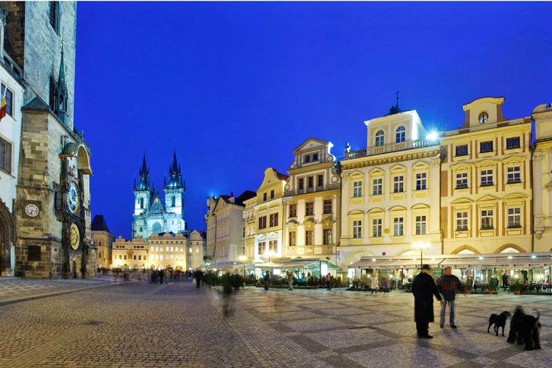 Praga: sotto l’orologio della Città Vecchia