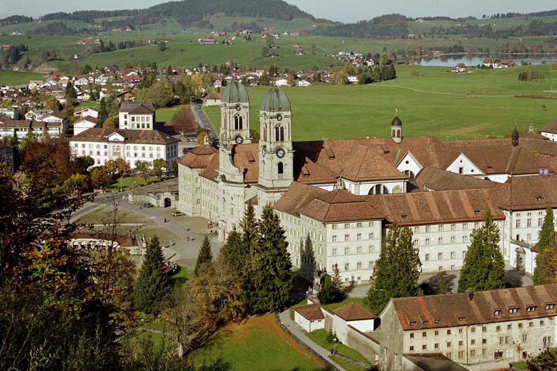 Einsiedeln: pellegrini nel convento degli angeli