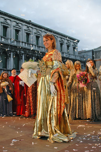 Carnevale di Venezia 2013: coriandoli e colori