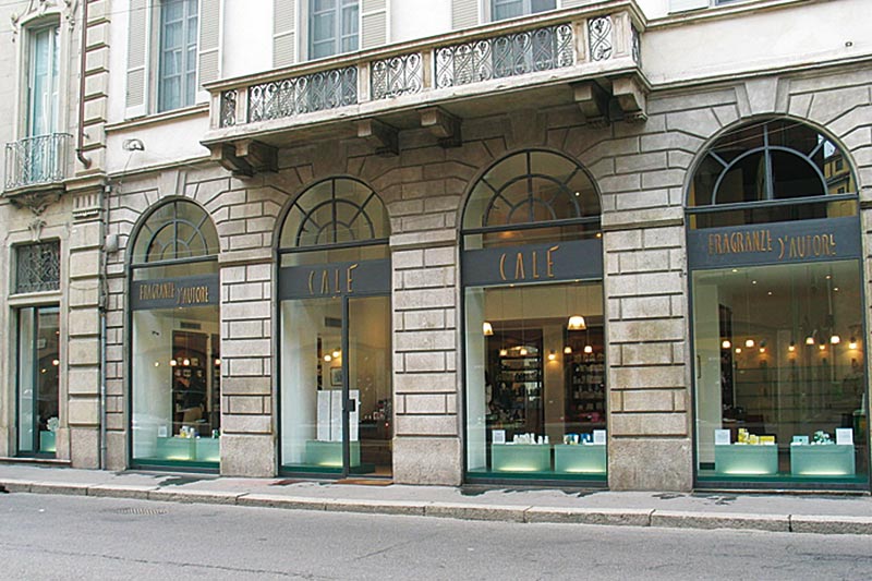 Shopping nelle boutique giovani della vecchia Milano