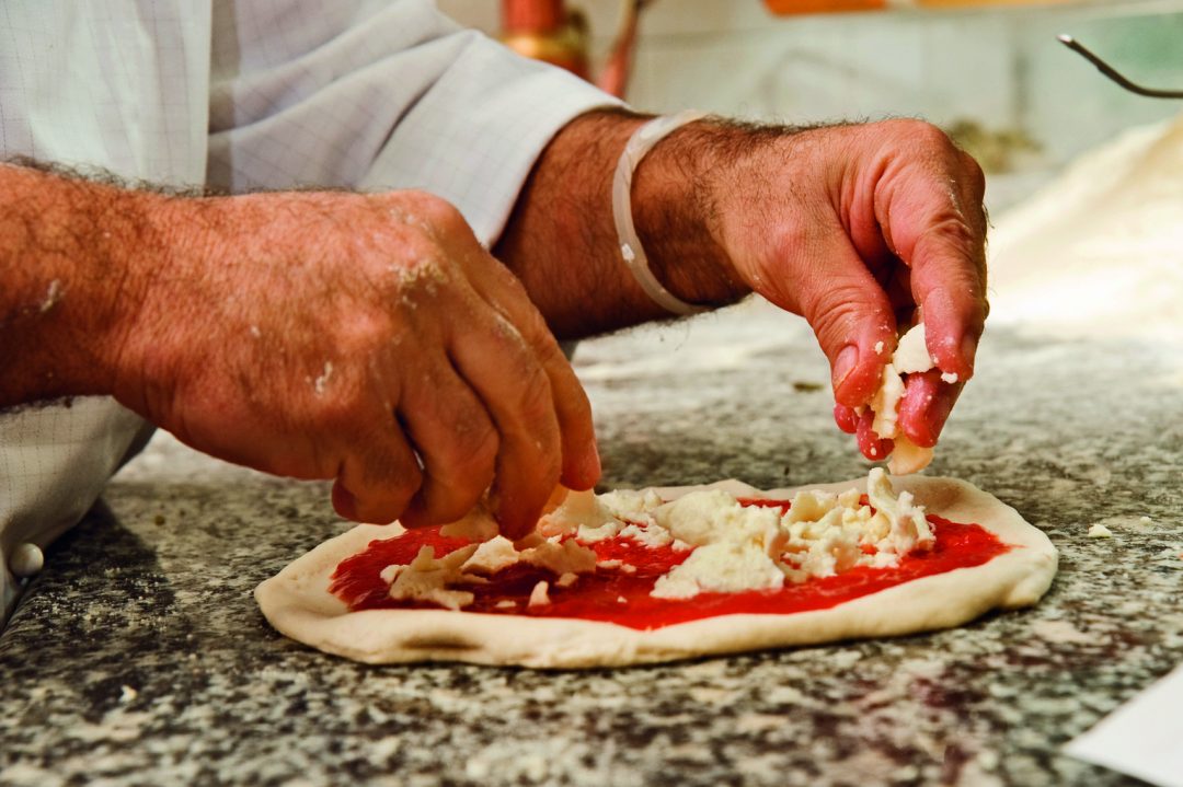 A Napoli per la pizza… co’ ‘a pummarola ‘n coppa