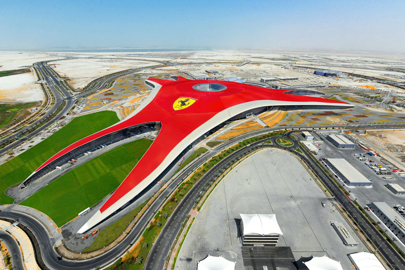 Adrenalina a mille al Ferrari World di Abu Dhabi