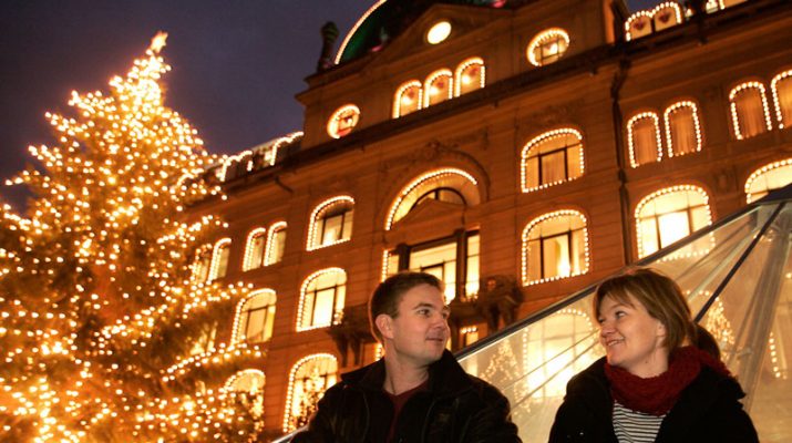 Foto Copenhagen in festa, tra mercatini hippie, giostre e birre di Natale