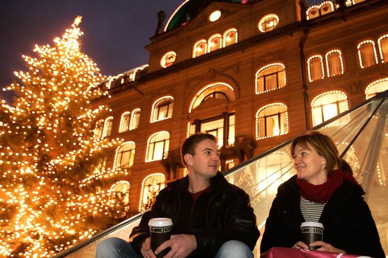 Copenhagen in festa, tra mercatini hippie, giostre e birre di Natale