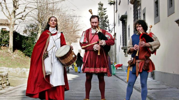 Foto A Calenzano, fra damigelle, cavalieri e bardi