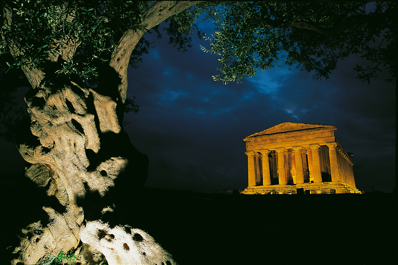 Agrigento: la Valle dei Templi by night