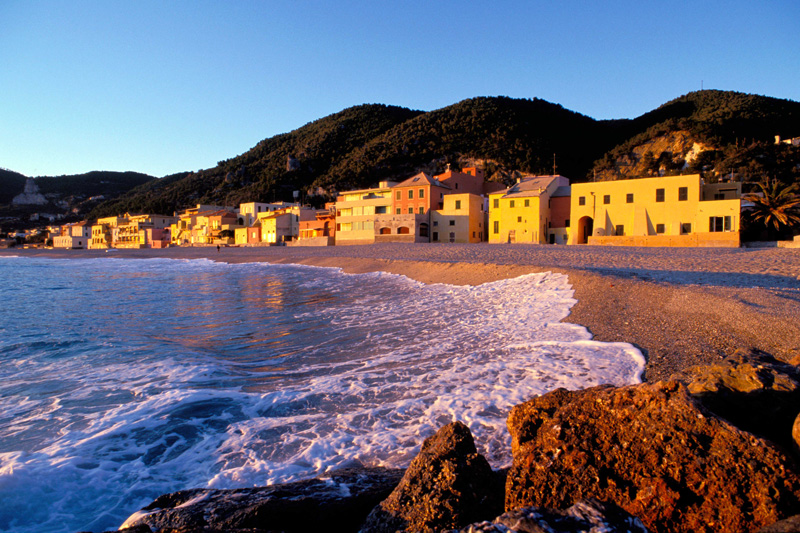 Liguria by night in Riviera, la California dreaming italiana