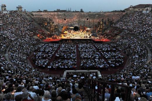 Foto Arena di Verona: la Carmen, voce e sensualità in scena