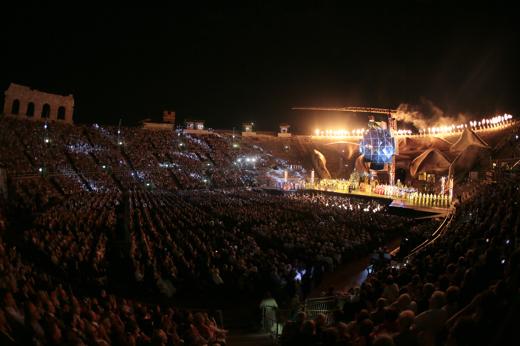 Arena di Verona: Ballo in maschera per il Festival del Nuovo Secolo