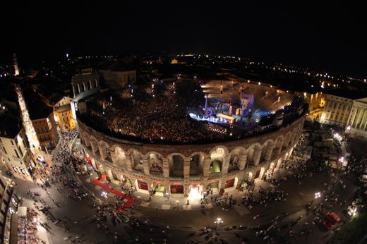 Foto Arena di Verona: Ballo in maschera per il Festival del Nuovo Secolo