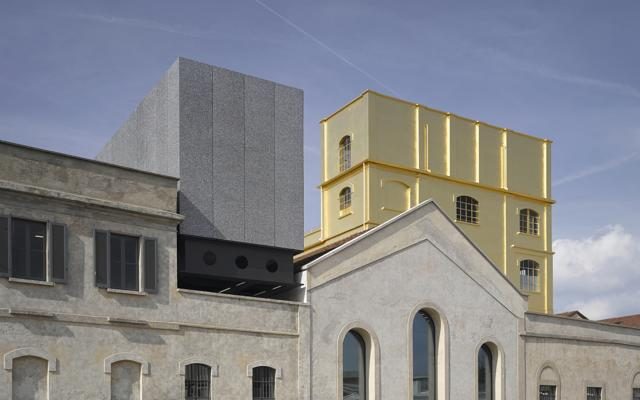 Foto Spettacolo Prada:    la  nuova     Fondazione nella periferia di Milano