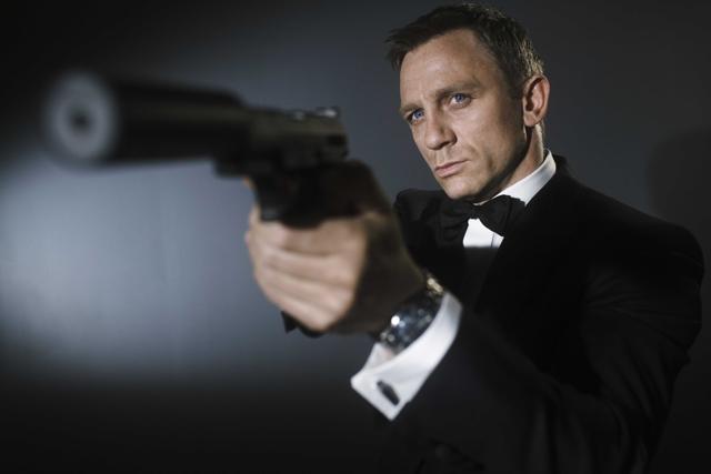 James Bond, missione  Roma