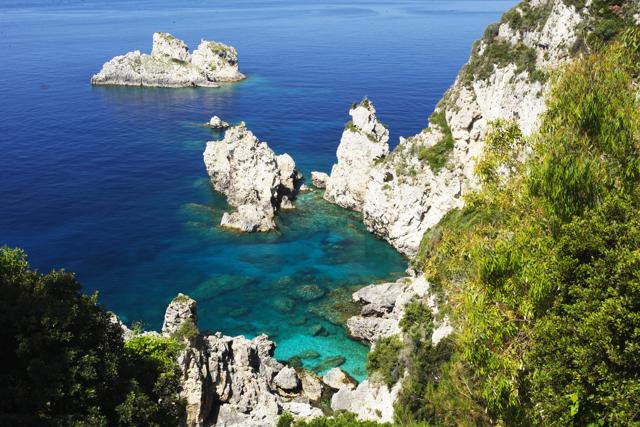 Terrazze sul blu: estate in affitto nel Mediterraneo