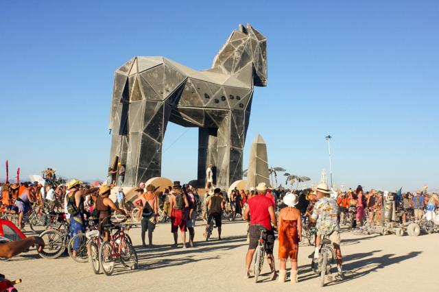 Burning Man:  in 70mila per l’happening  nel deserto del Nevada