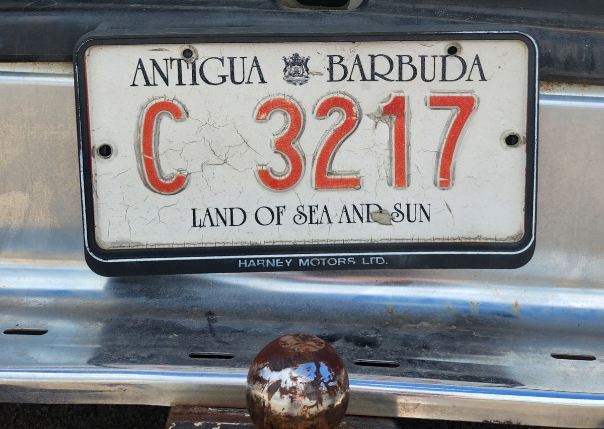 Targa auto Antigua e Barbuda
