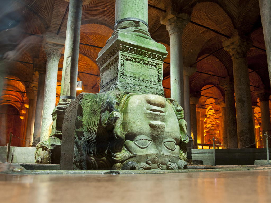 testa di Medusa nella Basilica Cisterna Istanbul
