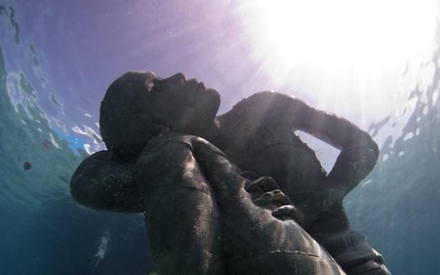 Foto Bahamas: un colosso subacqueo per salvare il pianeta...