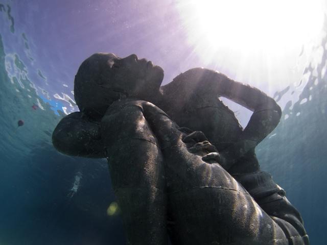 Bahamas: un colosso subacqueo per salvare il pianeta…