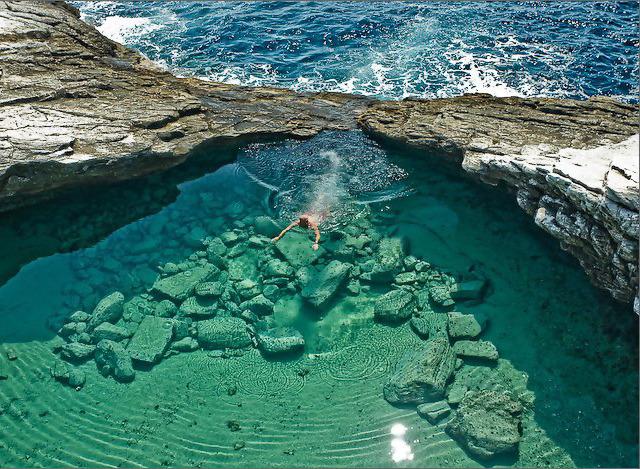 Paradisi  blu:    le piscine più belle create dalla Natura