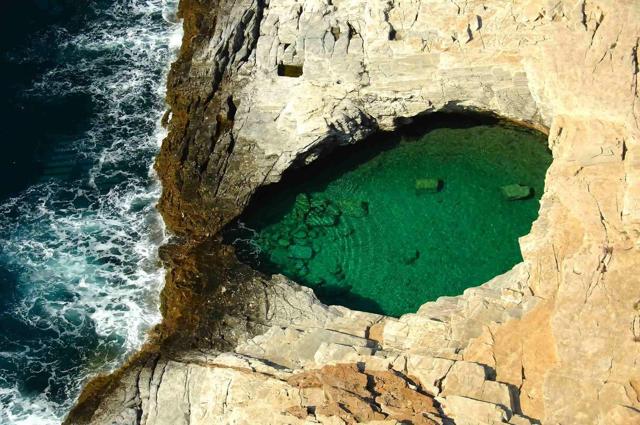 Paradisi  blu:    le piscine più belle create dalla Natura