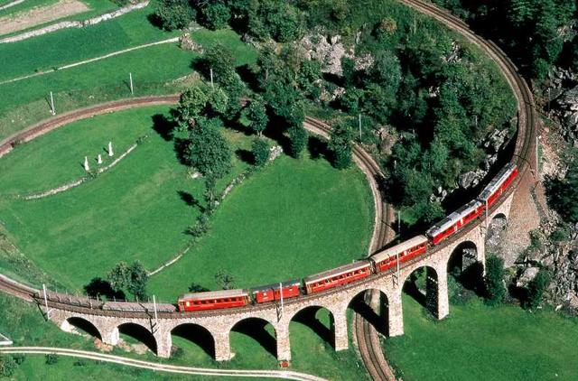 Trenino Rosso del Bernina (Italia-Svizzera)