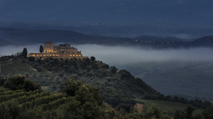 Foto Al Castello di Velona, tra le colline senesi