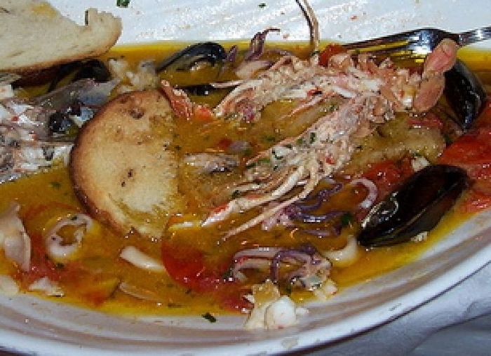 Zuppe di pesce: il caciucco e le sue varianti
