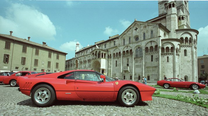 Foto A Modena, tra Ferrari, acetaie e bel canto