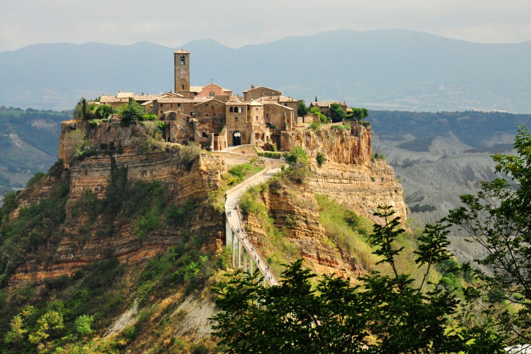 Italia: 20 borghi nella roccia da visitare ora