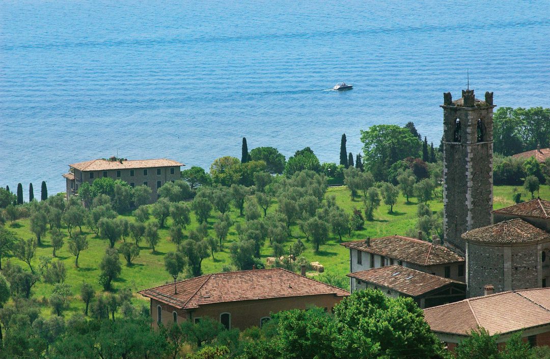 Lago di Garda: tra borghi e uliveti