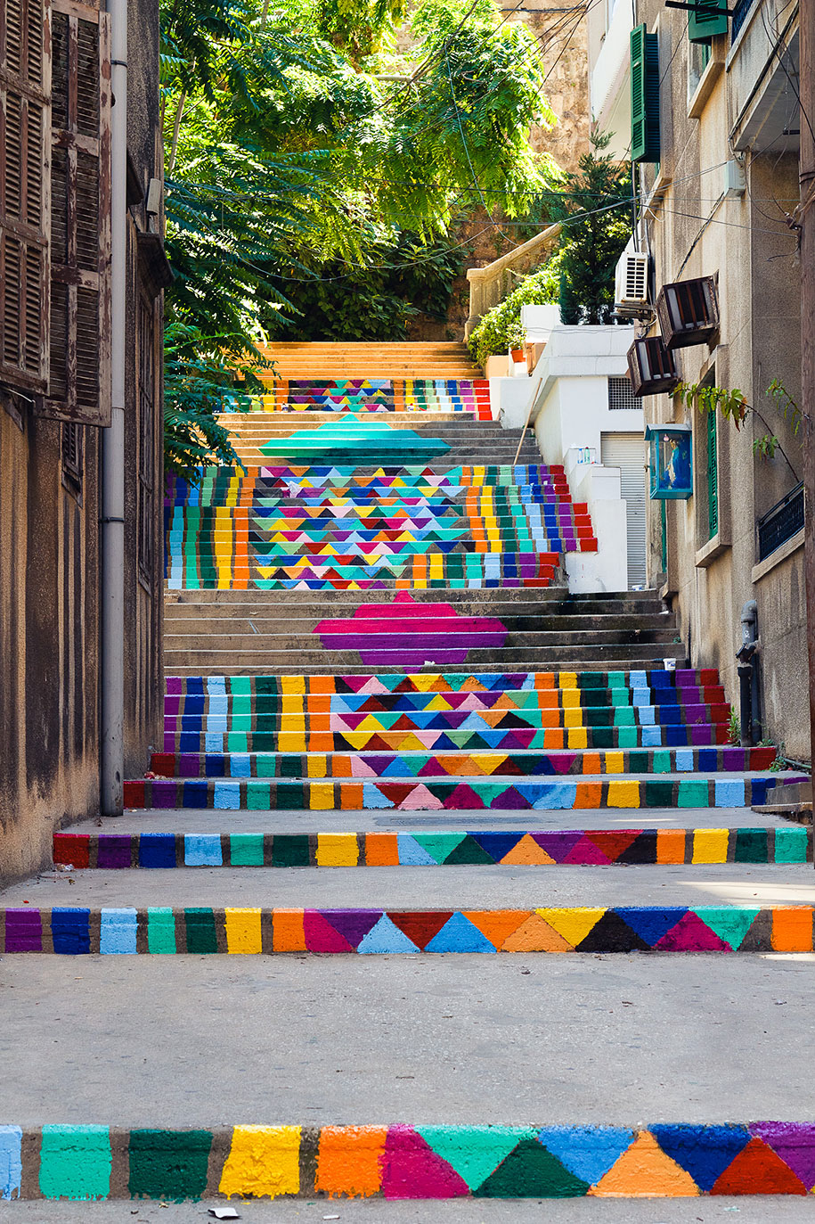 La scala è a colori. Gradini spettacolo da San Francisco a Rio