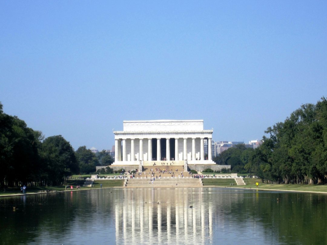 MONDO Lincoln Memorial Reflecting Pool, Washington, USA