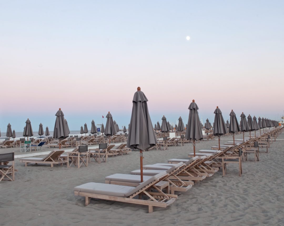 Spiaggia, jazz e cene sotto le stelle: l’estate al MarePineta Resort