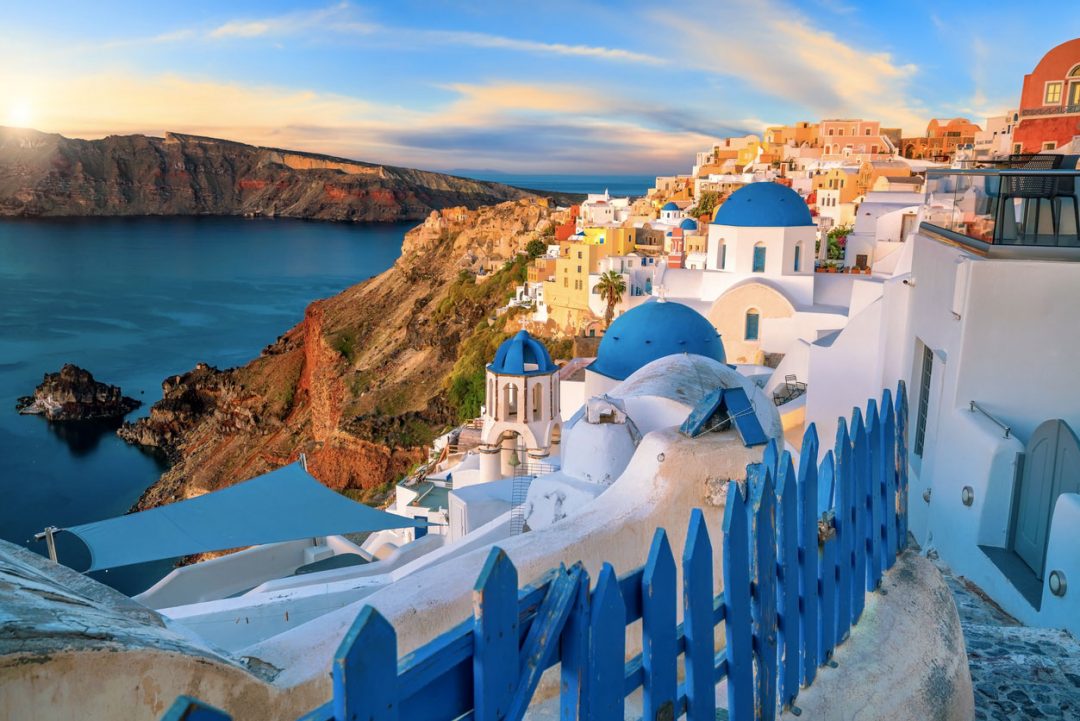 Santorini tra le Isole greche più belle consigliate per una vacanza