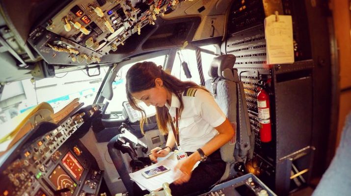 Foto Instagram: tutti pazzi per Eser, donna pilota
