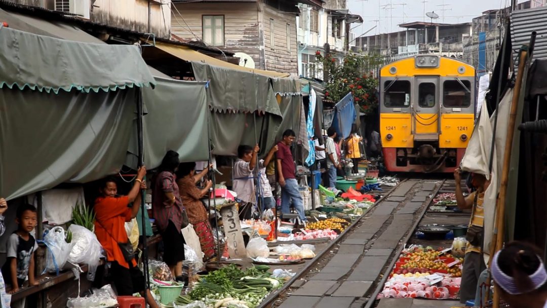 Mae Klong Railway Market (Thailandia)