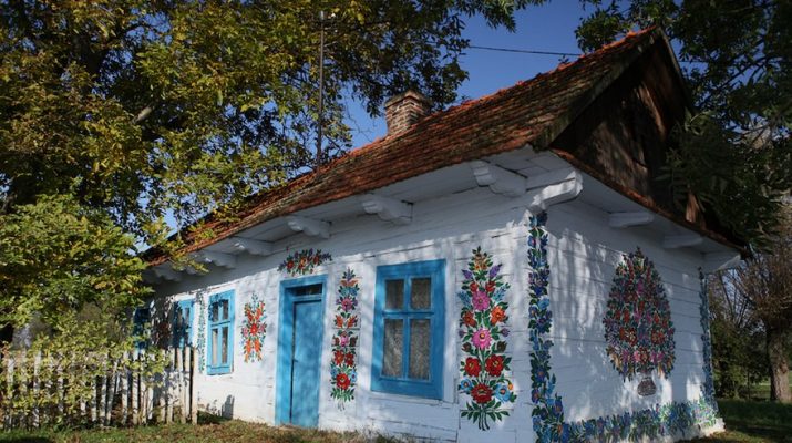 Foto Zalipie, il villaggio delle case dipinte