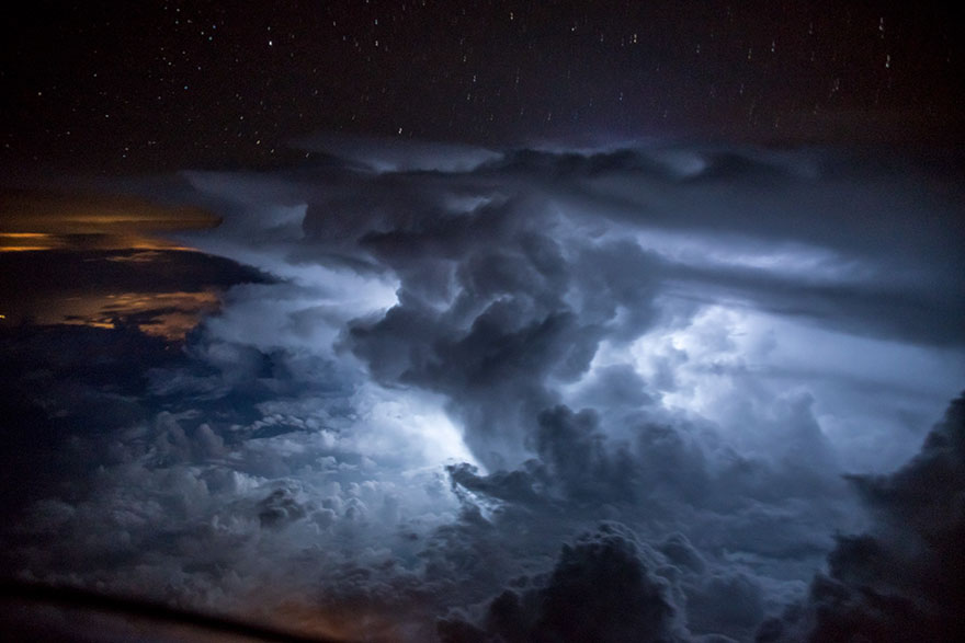 Tempeste e fulmini dalla cabina del pilota