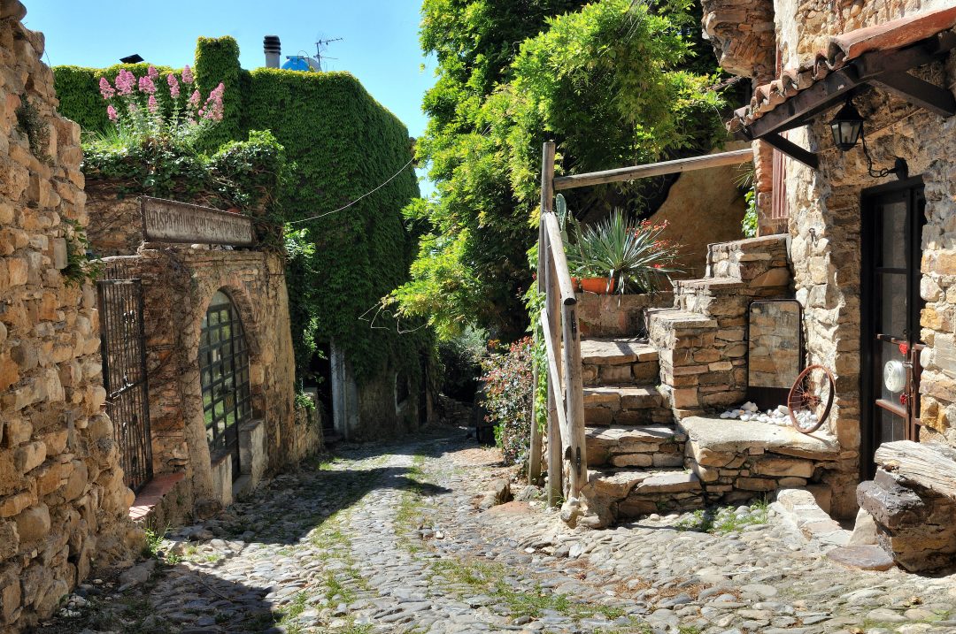 Bussana Vecchia, il borgo ligure adottato dagli artisti e mappato da Google
