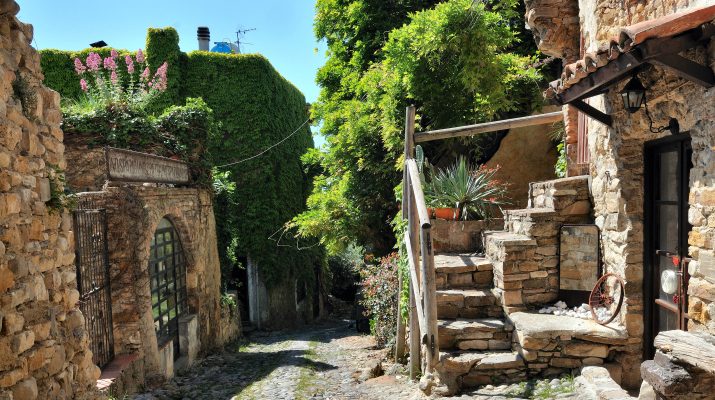 Foto Bussana Vecchia, il borgo ligure adottato dagli artisti e mappato da Google