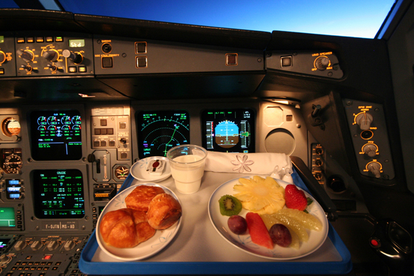 “Ai piloti vengono serviti due pasti diversi”