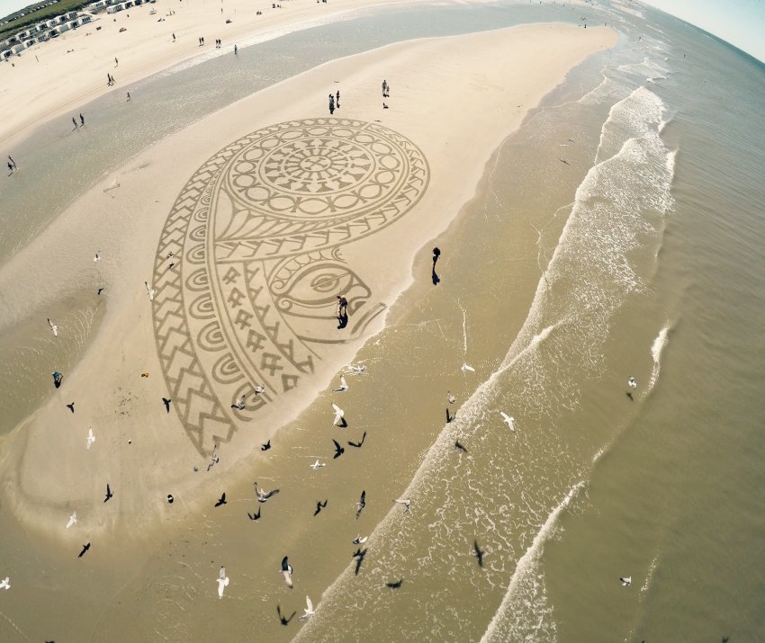 Beach art sulla costa olandese