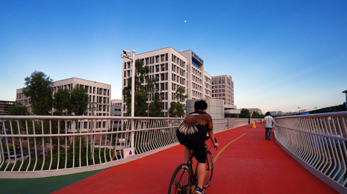 Foto In bici tra i grattacieli di Xiamen