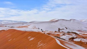 Neve nel deserto del Sahara: le foto dall'Algeria