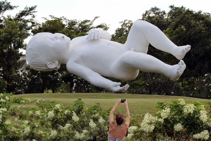 Le (assurde) sculture che sfidano la gravità