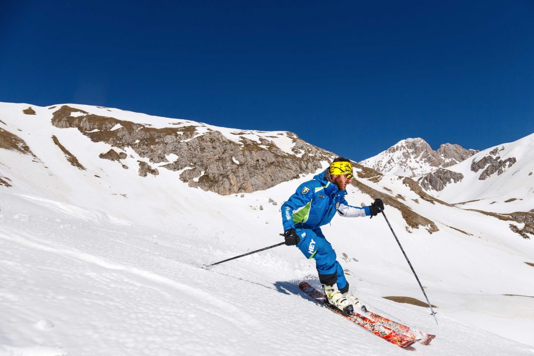 Non solo sci: sul Gran Sasso, tra snowkite e rifugi
