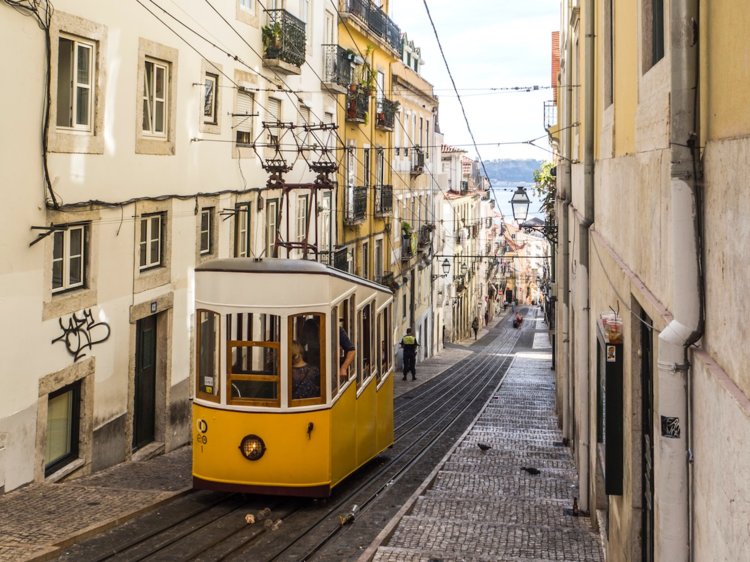Lisbona (Portogallo): 239 euro