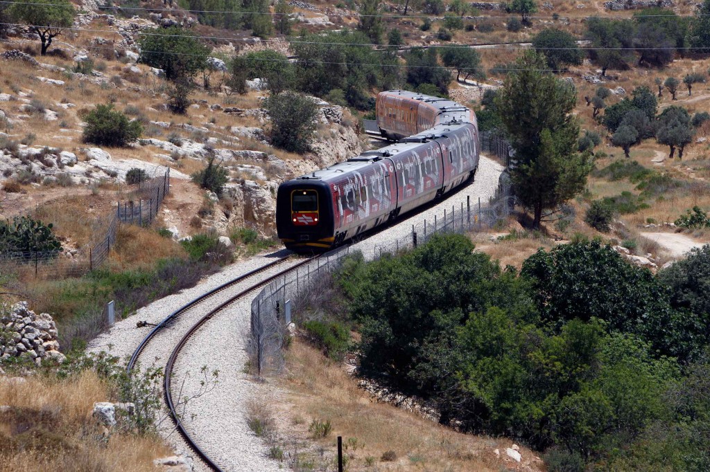 Pag-96_Storia-del-mondo-in-500-viaggi-in-treno,-Tel-Aviv-Gerusalemme,-foto-Alamy,-REUTERS