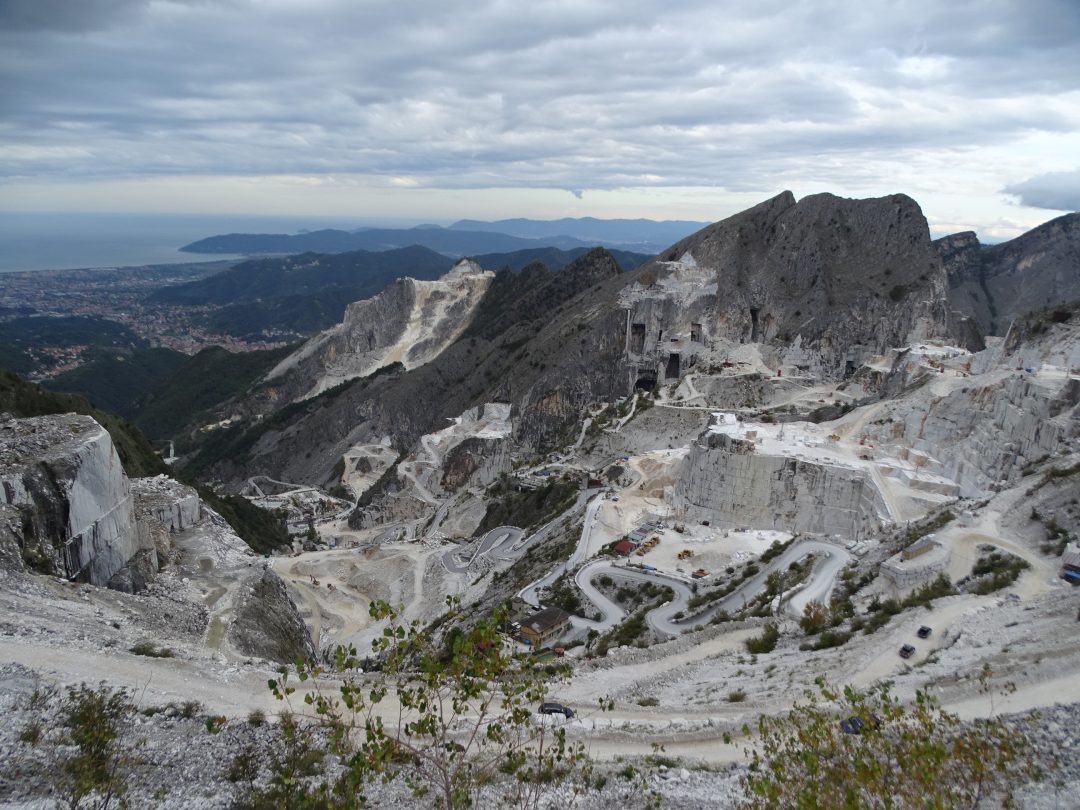Carrara: lo spettacolo nel marmo